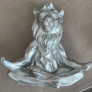 Meditating Lion Statue Decor